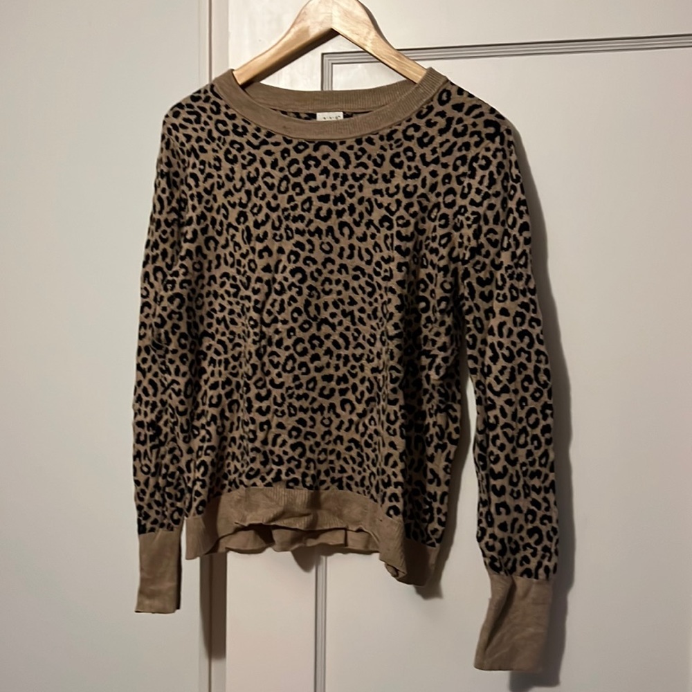 Women’s Crew Neck Leopard Sweater